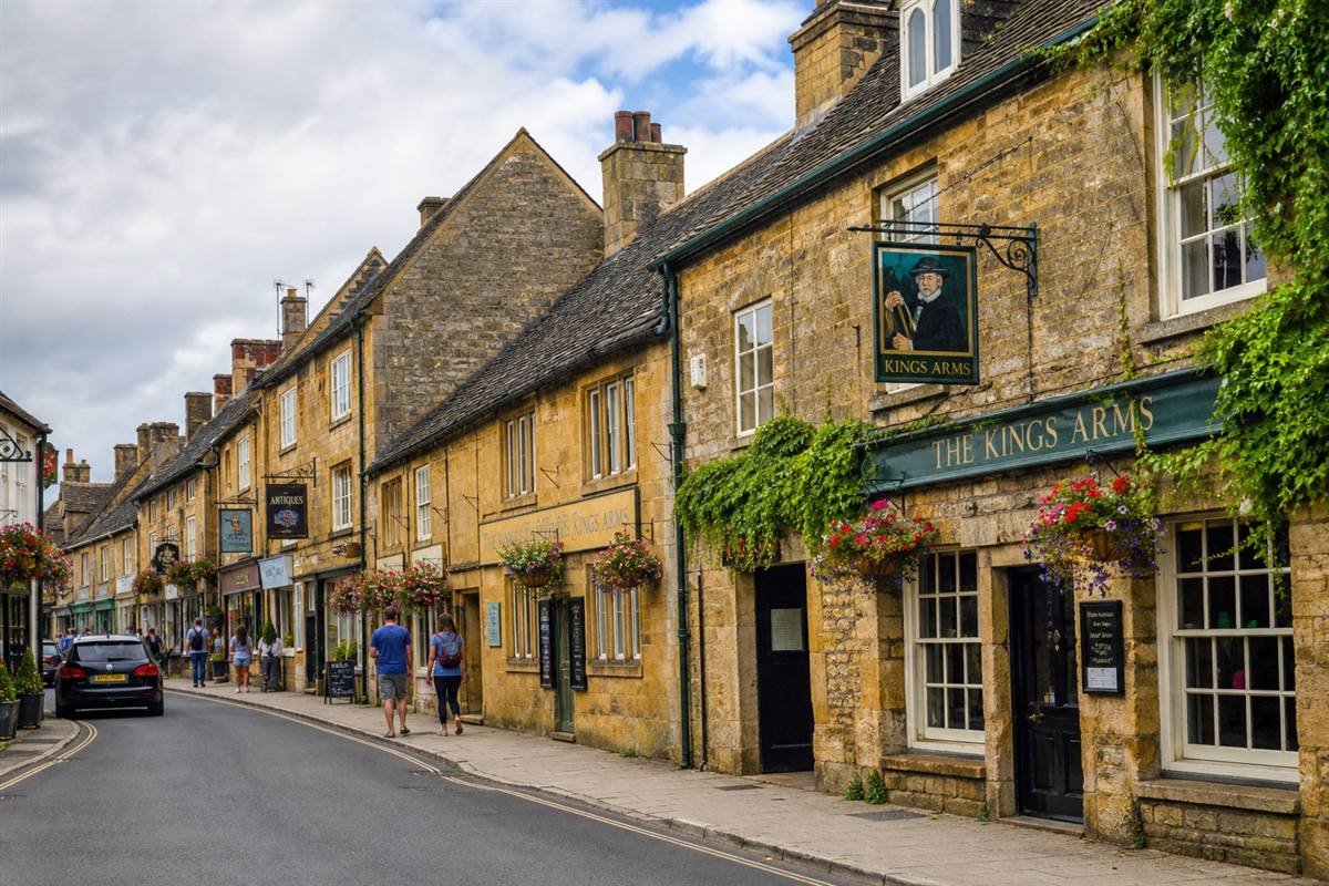 Historic stone high street with coaching inns in Burford, Oxfordshire, near Cotswold Wildlife Park