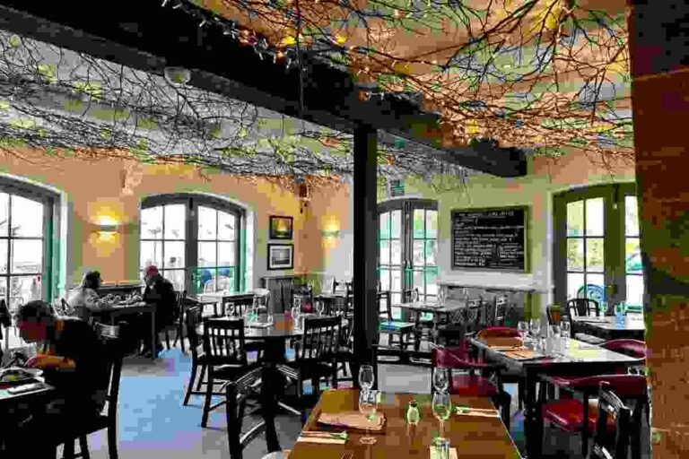 Best Coffee Shops in Burford: Cafés Worth Visiting in the Cotswolds