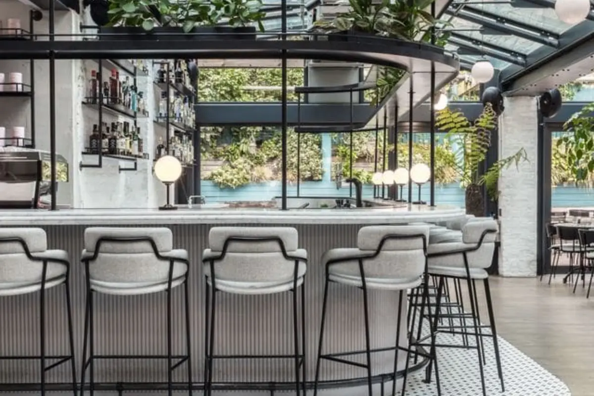 Independent & Specialty Coffee Shops: What Makes Them Different?